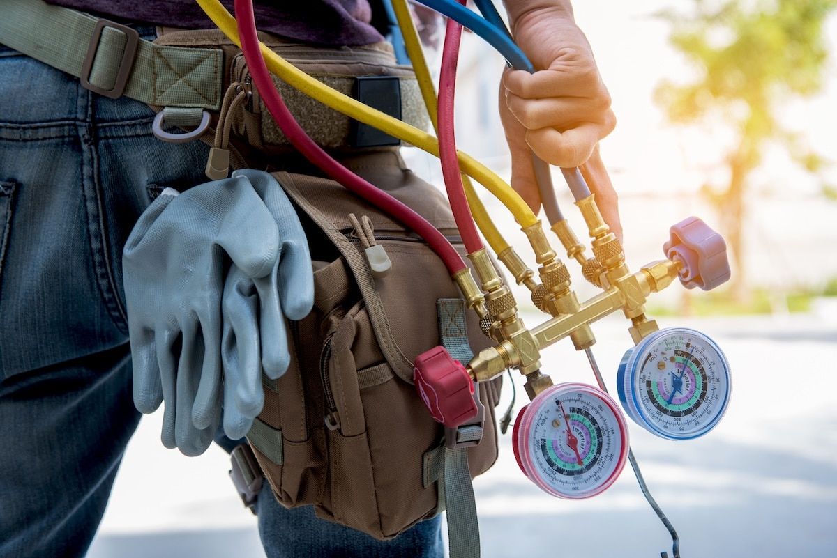 Air Conditioning Repair with Pressure Gauge and Air Purifier Air Conditioning Repair with Pressure Gauge and Air Purifier