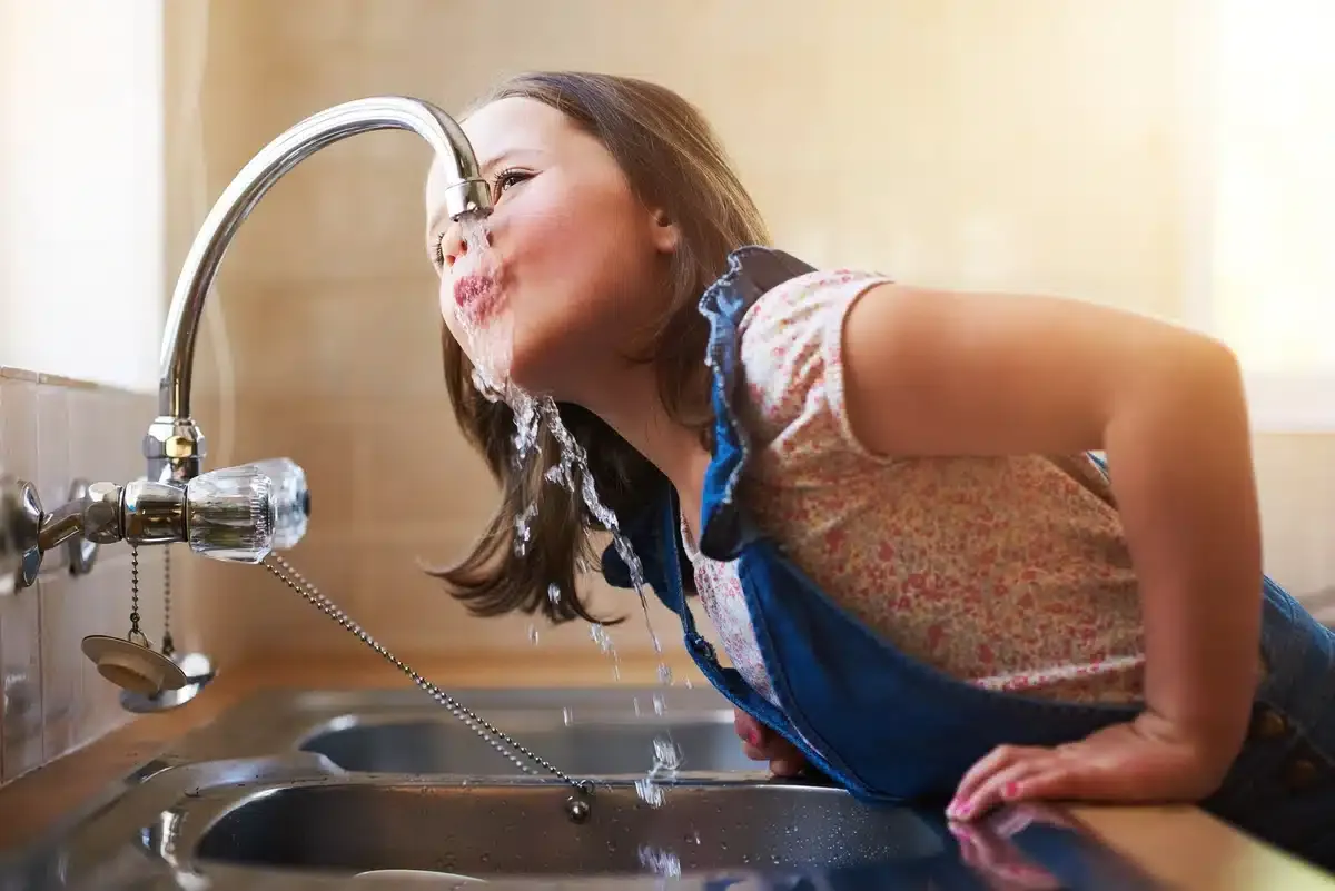 water tastes like metal-child drinking water straight from the tap water tastes like metal-child drinking water straight from the tap