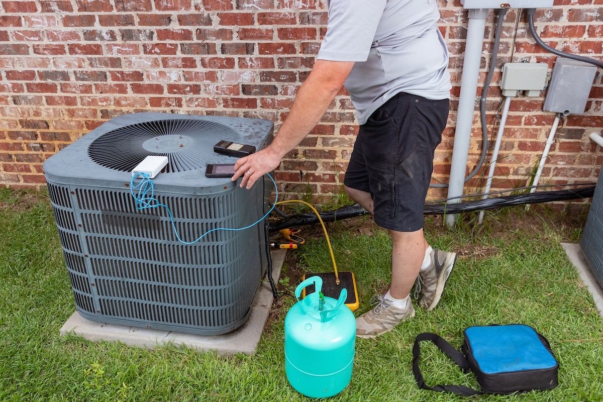 Air Conditioner Maintenance technician Air Conditioner Maintenance technician