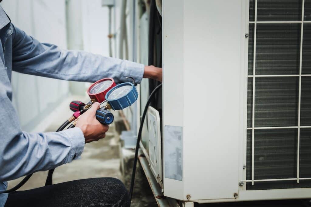 air conditioner technician